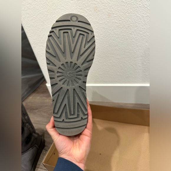 UGG Australia grey boots. - Picture 7 of 7